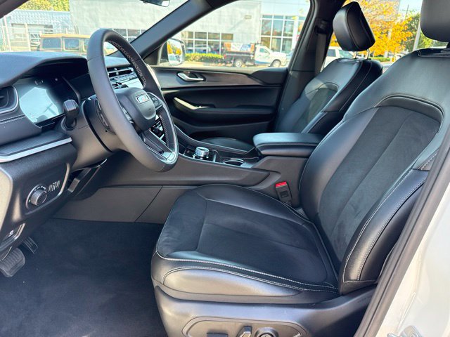 Used 2025 Jeep Grand Cherokee L Altitude AWD/4WD image 22