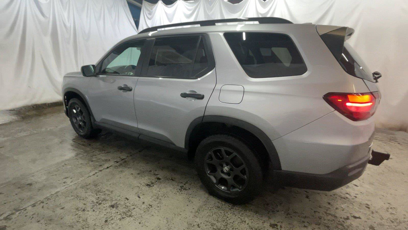Certified 2025 Honda Pilot TrailSport image 10