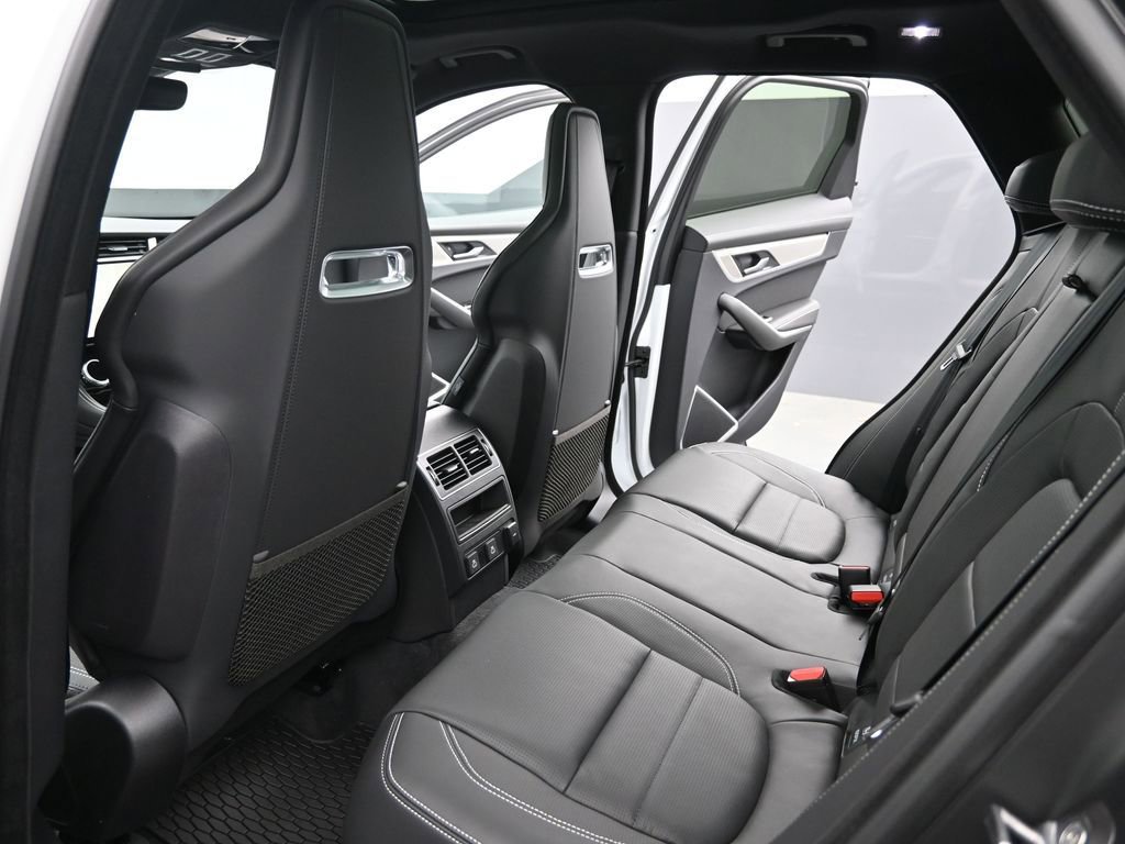 New 2026 Jaguar F-PACE R-Dynamic S image 17