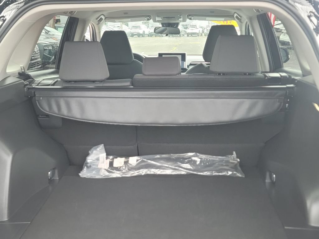 Used 2025 Toyota RAV4 XLE AWD/4WD image 11