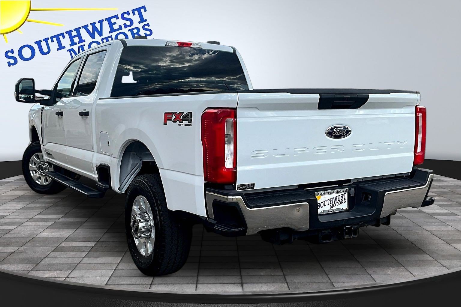 Used 2024 Ford F350 XLT w/ FX4 Off-Road Package AWD/4WD image 5