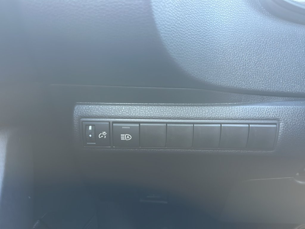Used 2025 Toyota Corolla LE w/ LE Premium Package FWD image 20