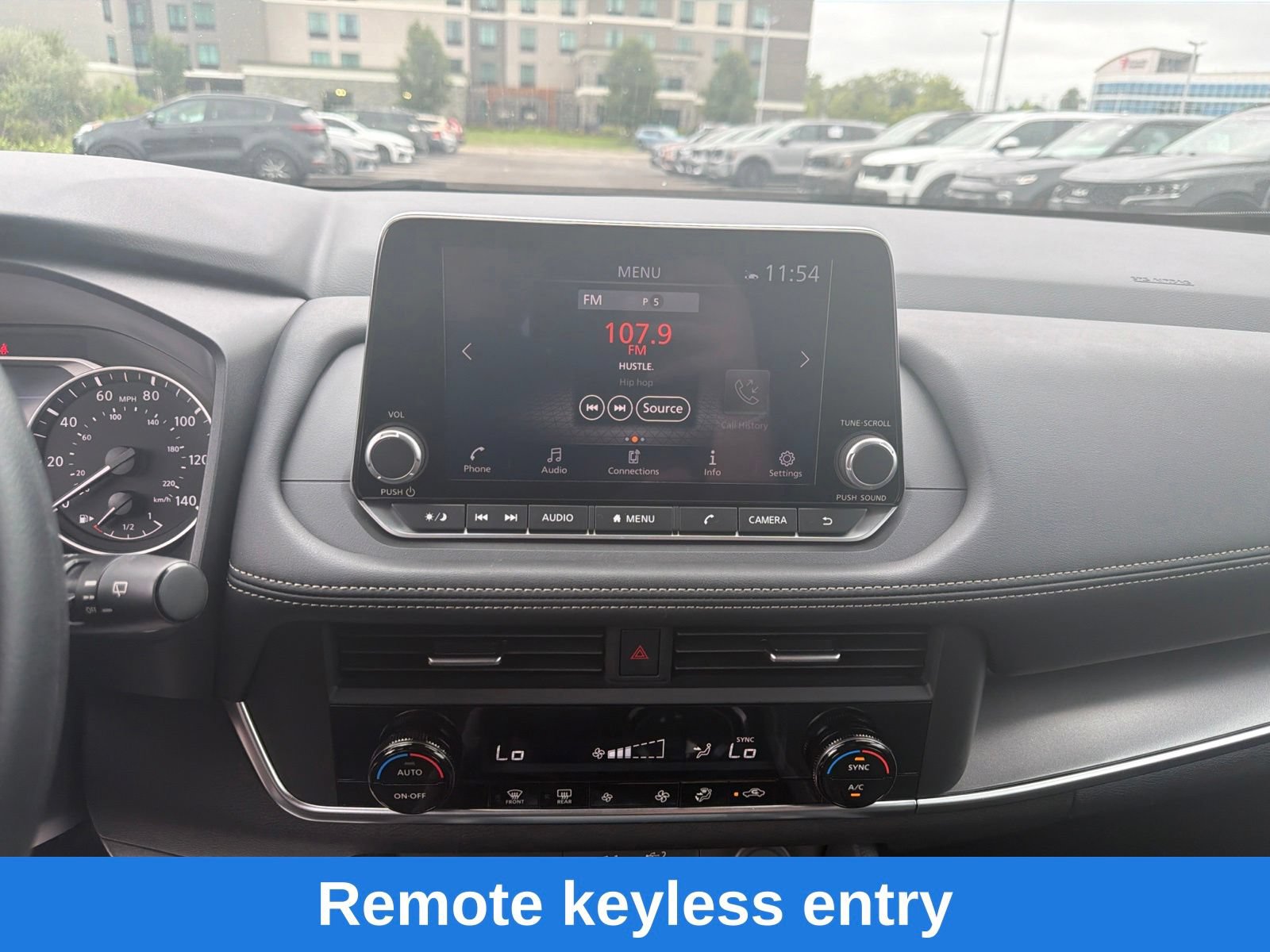 Used 2024 Nissan Rogue SV AWD/4WD image 16