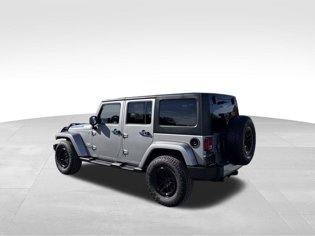 Used 2014 Jeep Wrangler Unlimited Sahara w/ Connectivity Group AWD/4WD image 15
