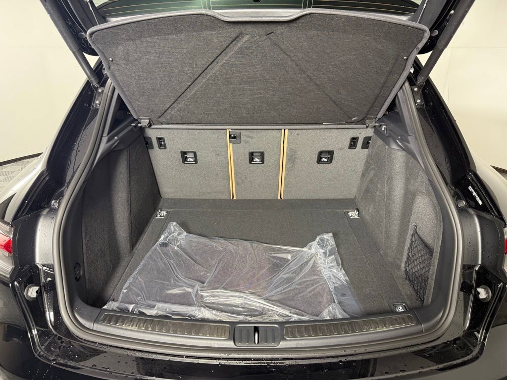 Certified 2025 Porsche Macan S image 17