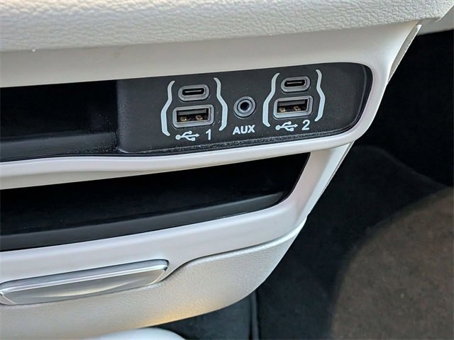 Used 2024 Chrysler Pacifica Touring-L image 22