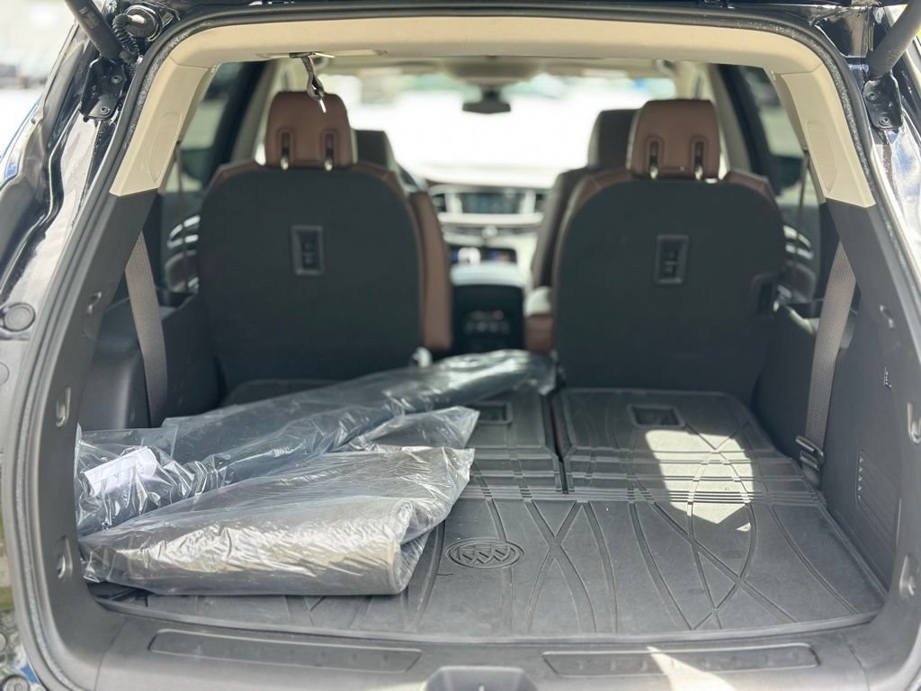 Used 2018 Buick Enclave Avenir w/ Avenir Technology Package AWD/4WD image 6
