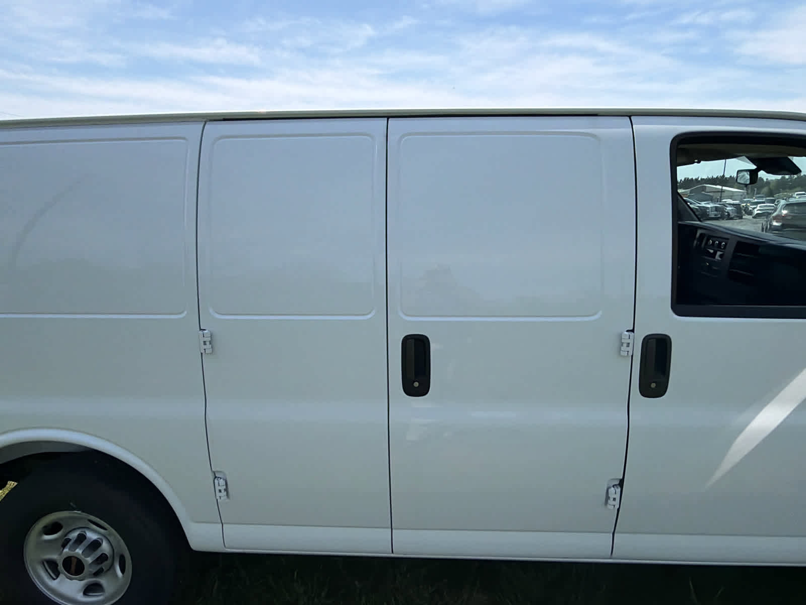New 2025 GMC Savana 2500 w/ Driver Convenience Package RWD image 15