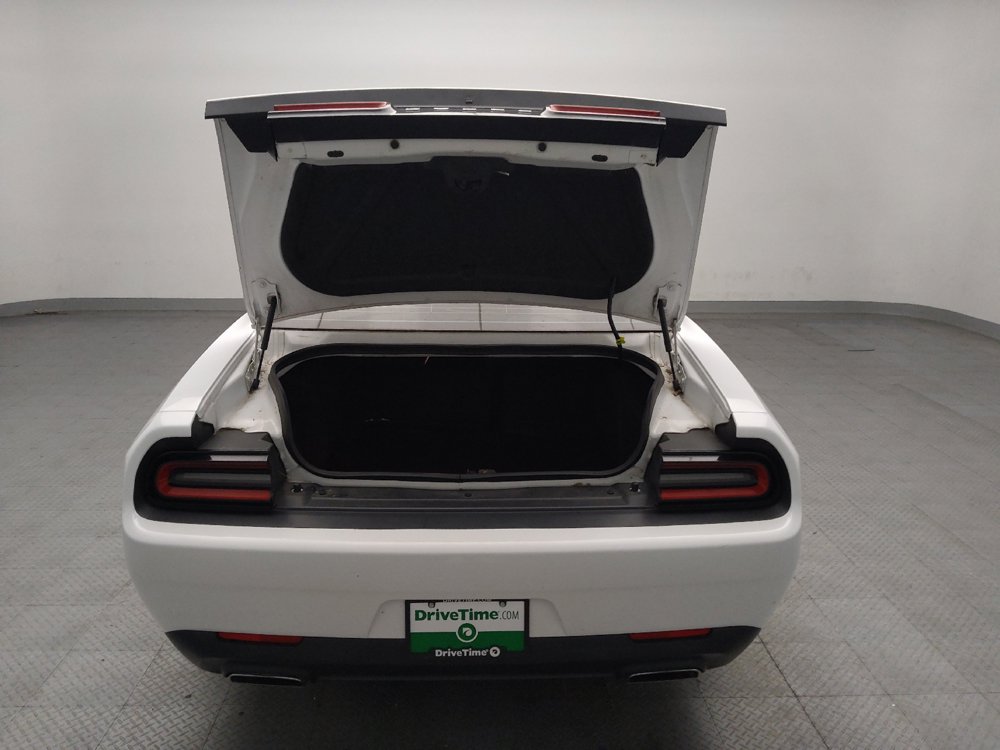Used 2016 Dodge Challenger SXT RWD image 29