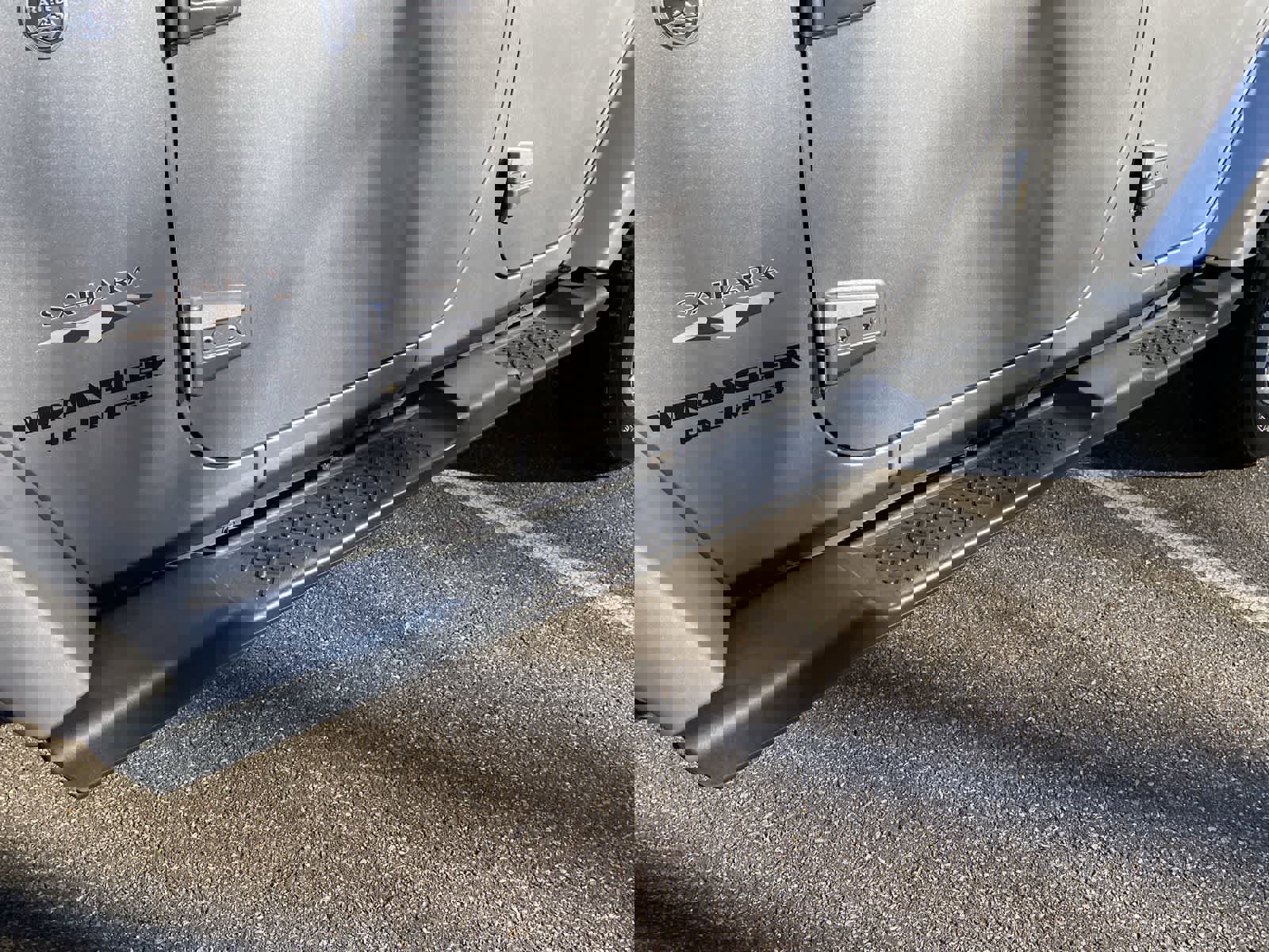 Used 2016 Jeep Wrangler Unlimited Sahara w/ Connectivity Group image 18