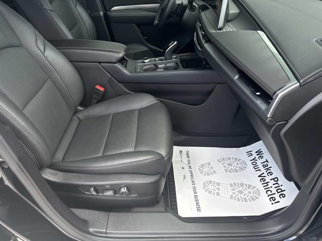 Certified 2025 Cadillac XT4 Premium Luxury AWD/4WD image 48