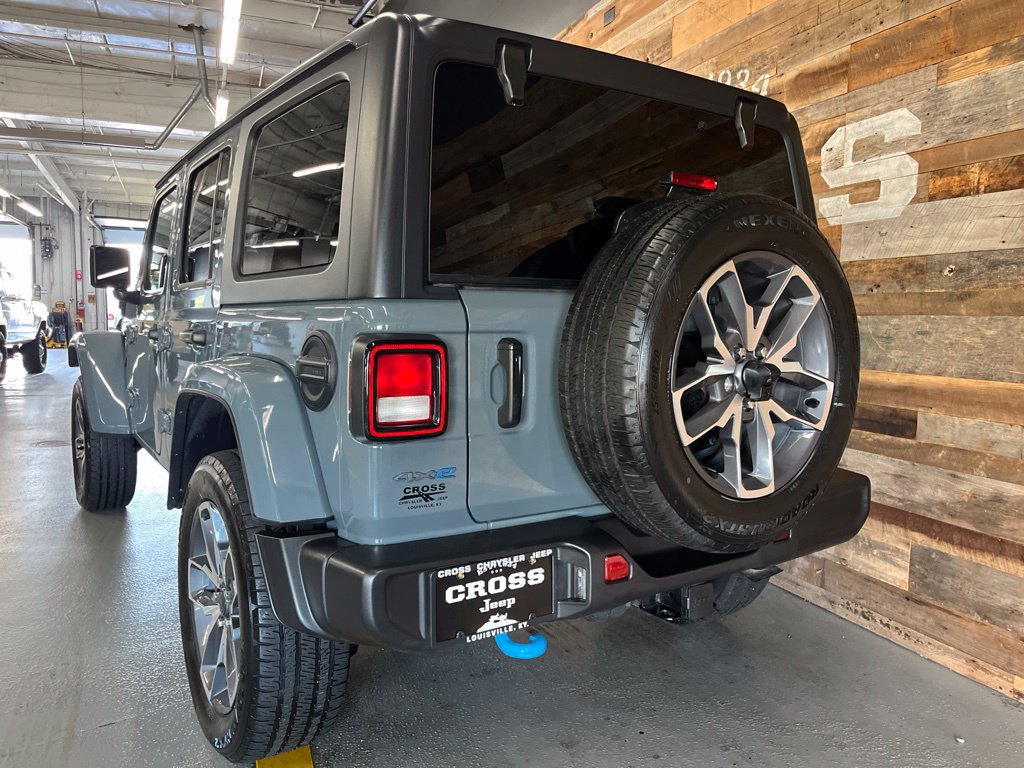 Used 2024 Jeep Wrangler Unlimited w/ Convenience Group AWD/4WD image 21