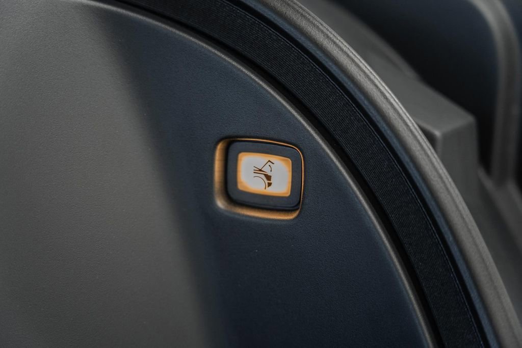 Used 2024 Tesla Cybertruck AWD Crew Cab image 27