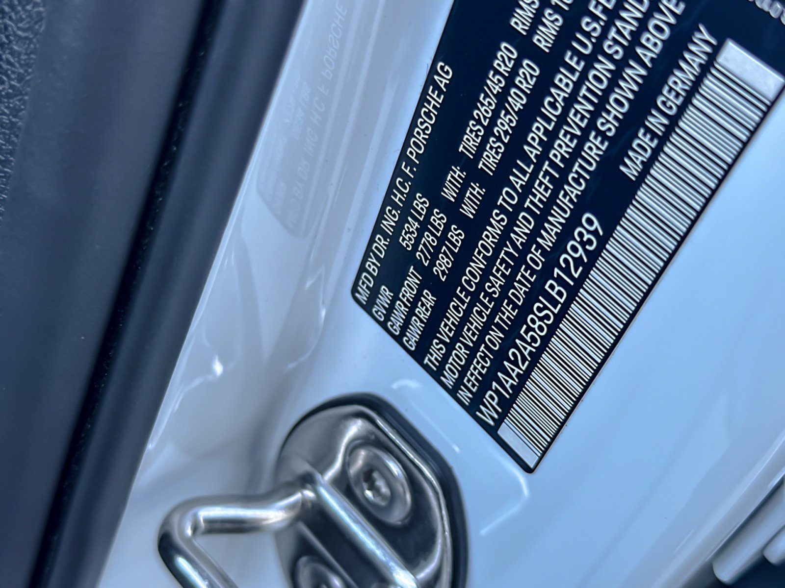 Certified 2025 Porsche Macan Turbo image 28