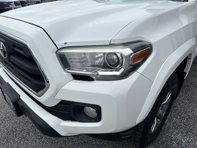 Used 2017 Toyota Tacoma SR5 AWD/4WD image 13