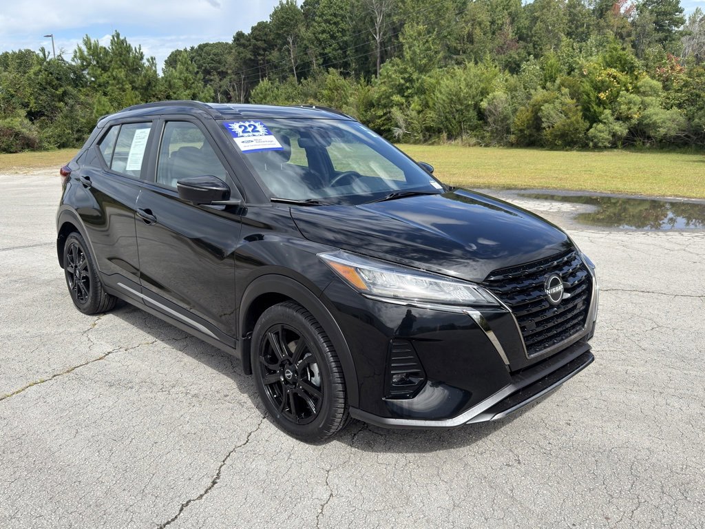 Used 2022 Nissan Kicks SR w/ Premium Package image 2