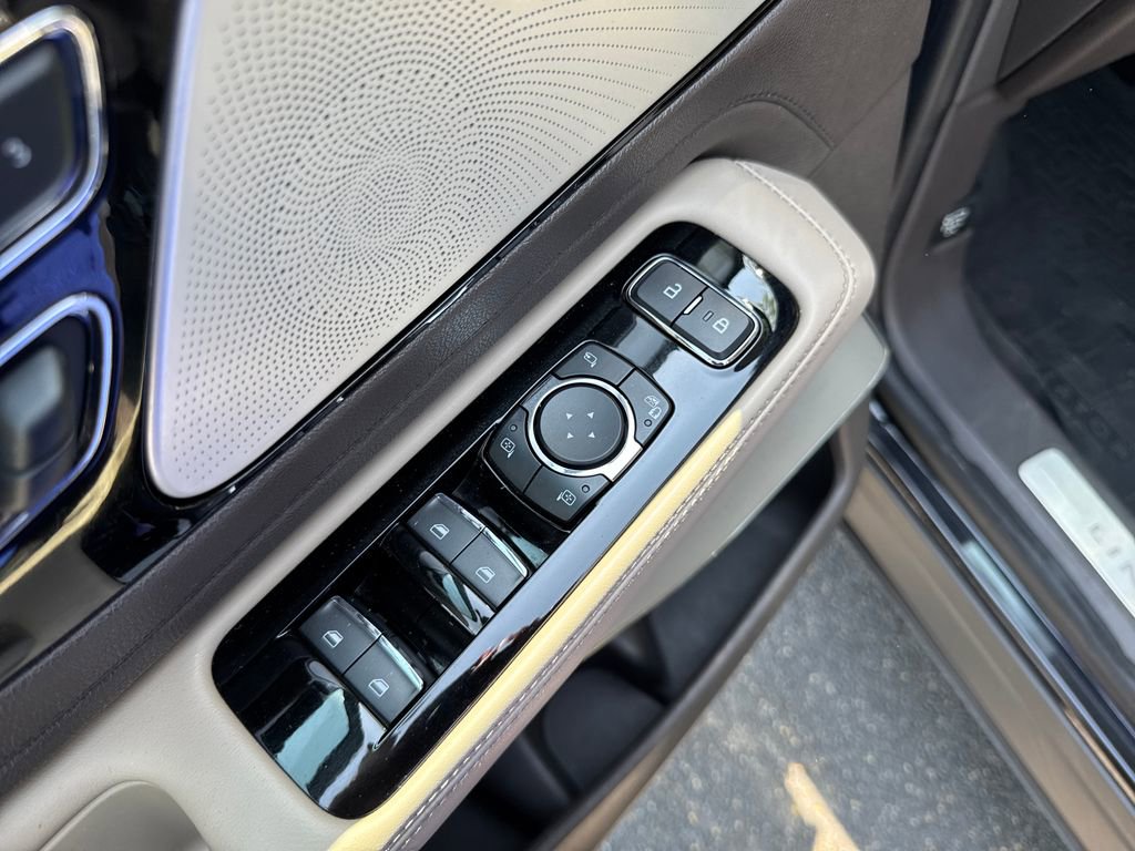 Used 2022 Lincoln Aviator Reserve w/ Equipment Group 201A AWD/4WD image 17