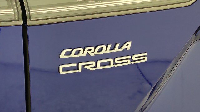 Used 2025 Toyota Corolla Cross XLE w/ Convenience Package FWD image 32