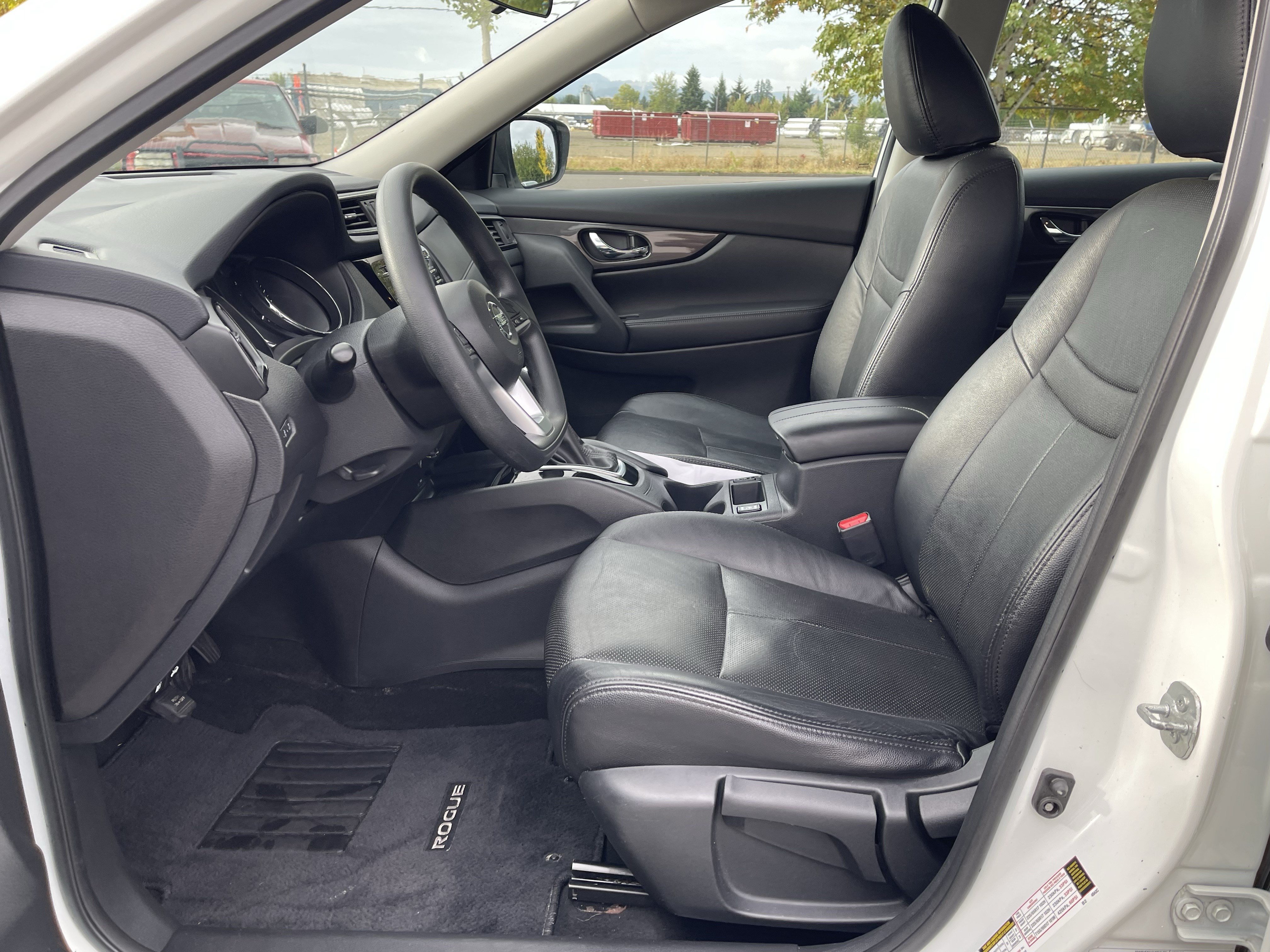 Used 2017 Nissan Rogue S AWD/4WD image 10