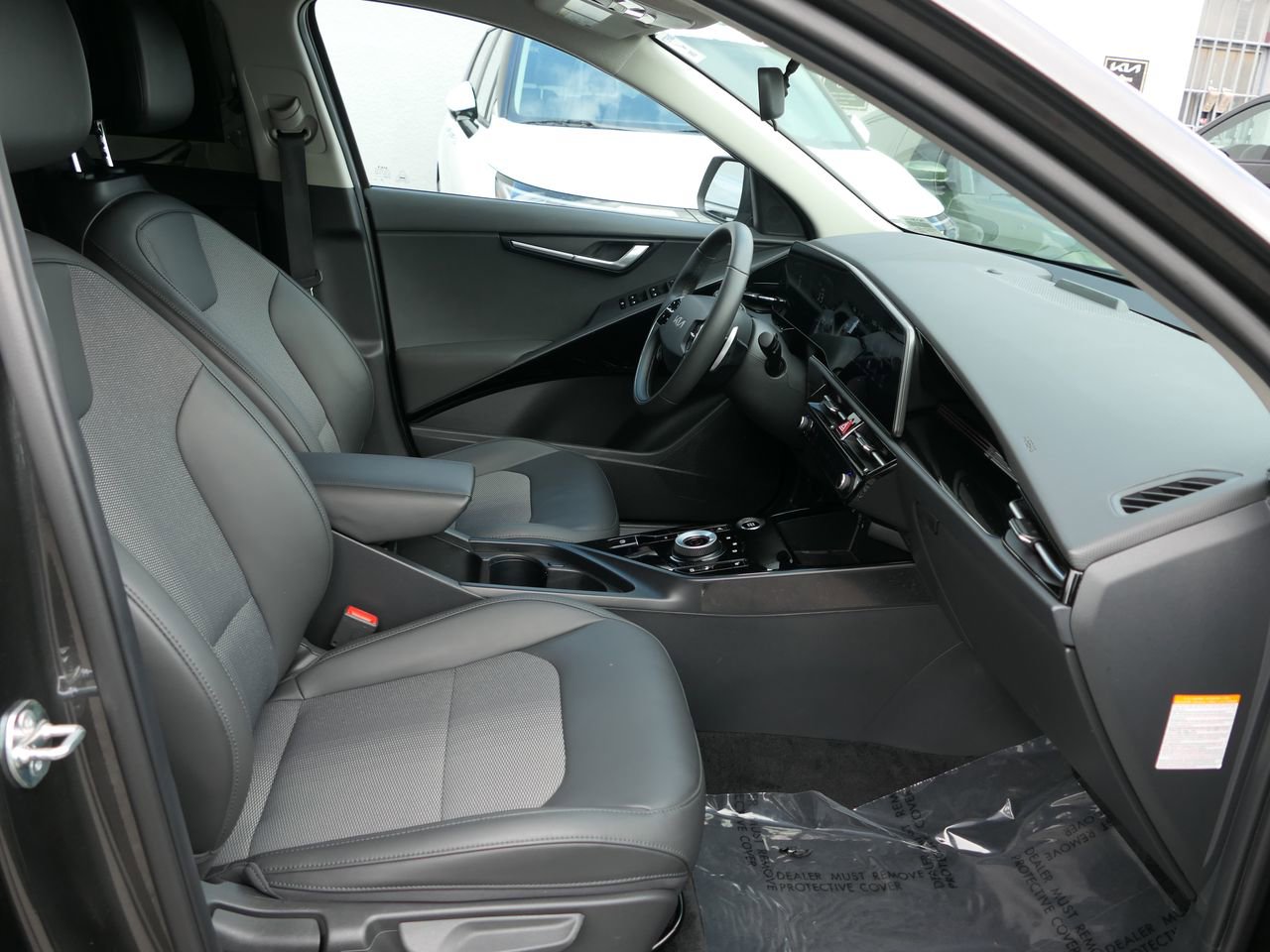 Used 2025 Kia Niro EX image 26