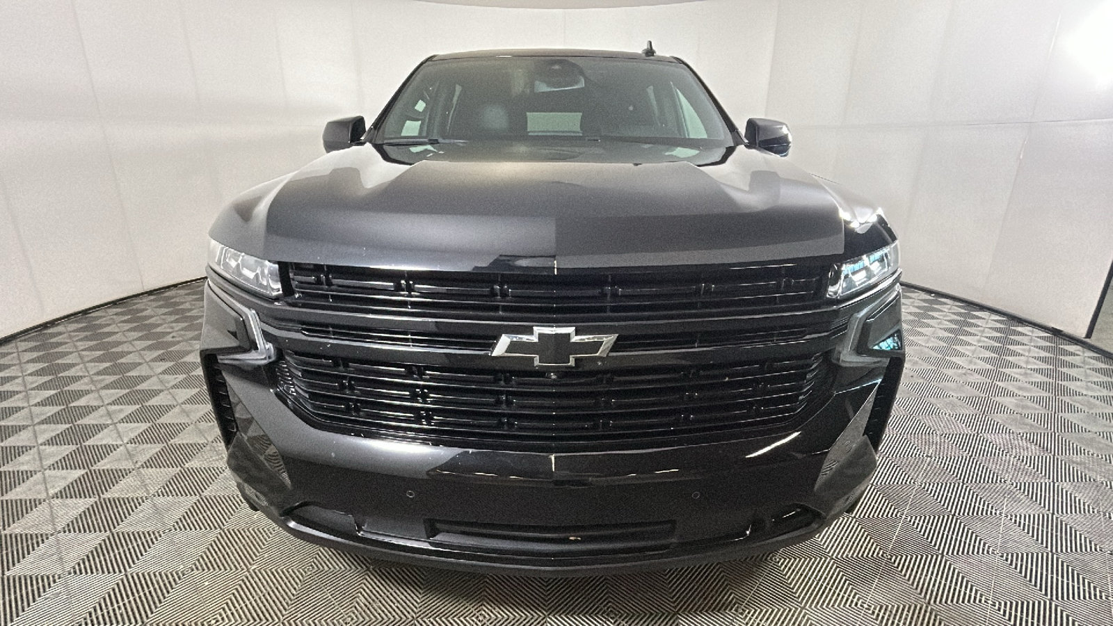 Used 2024 Chevrolet Suburban RST w/ Luxury Package AWD/4WD image 9