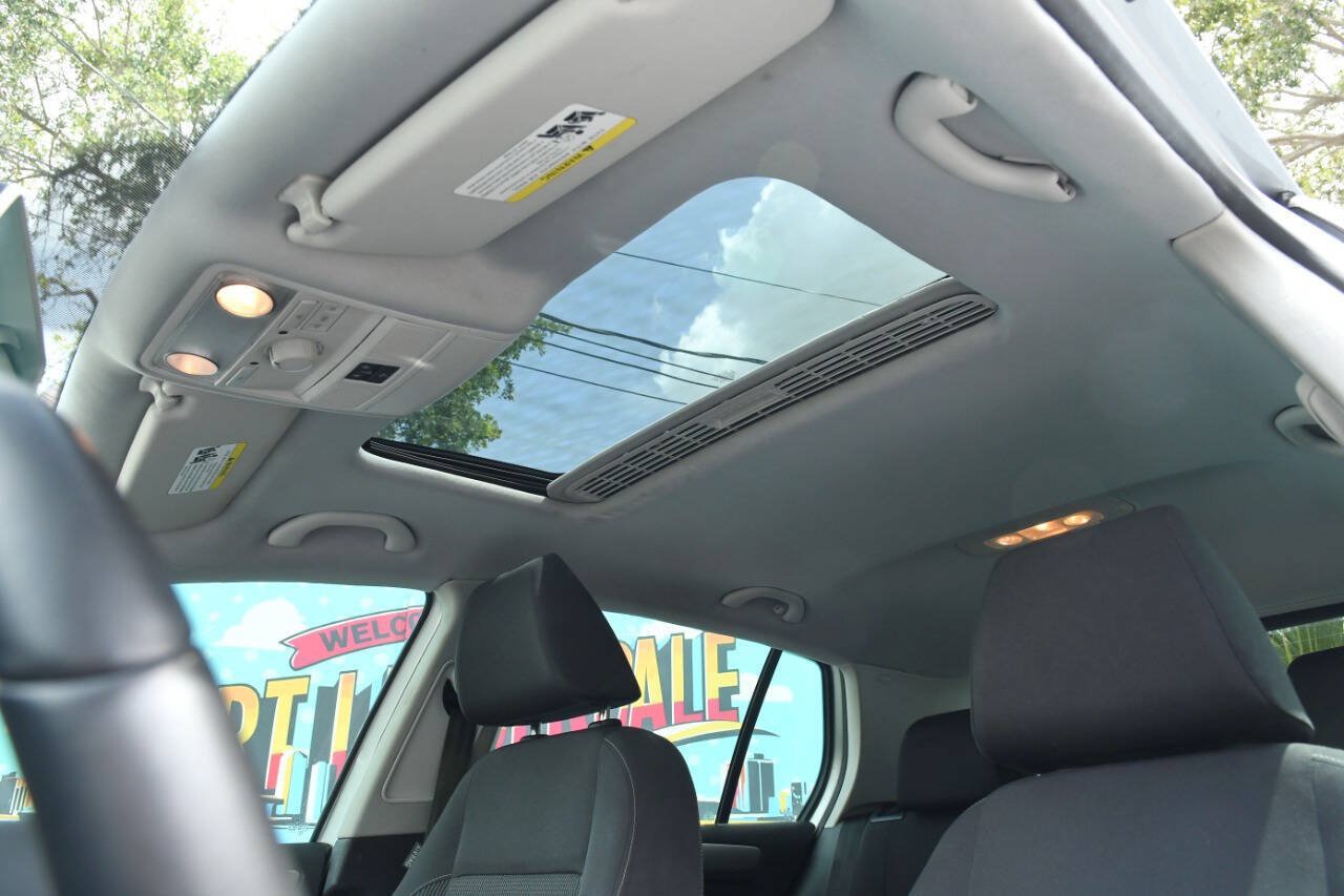 Used 2011 Volkswagen Golf TDI FWD image 24