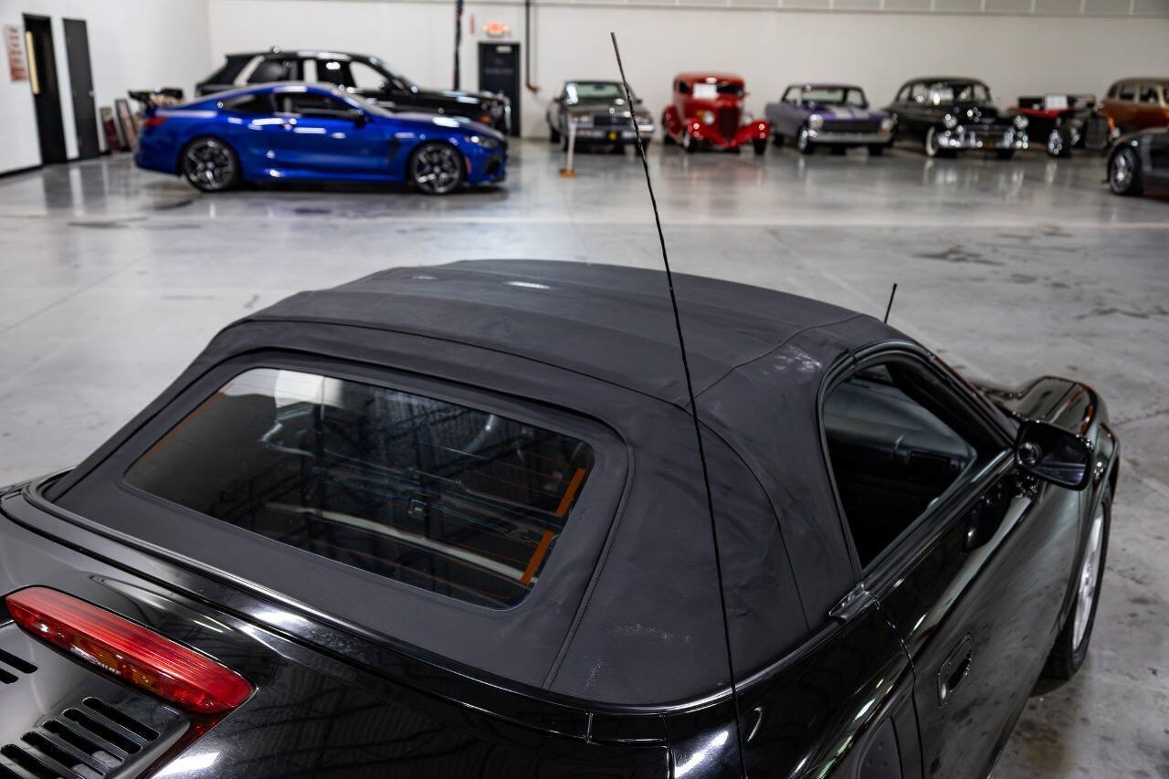 Used 2000 Toyota MR2 RWD image 29
