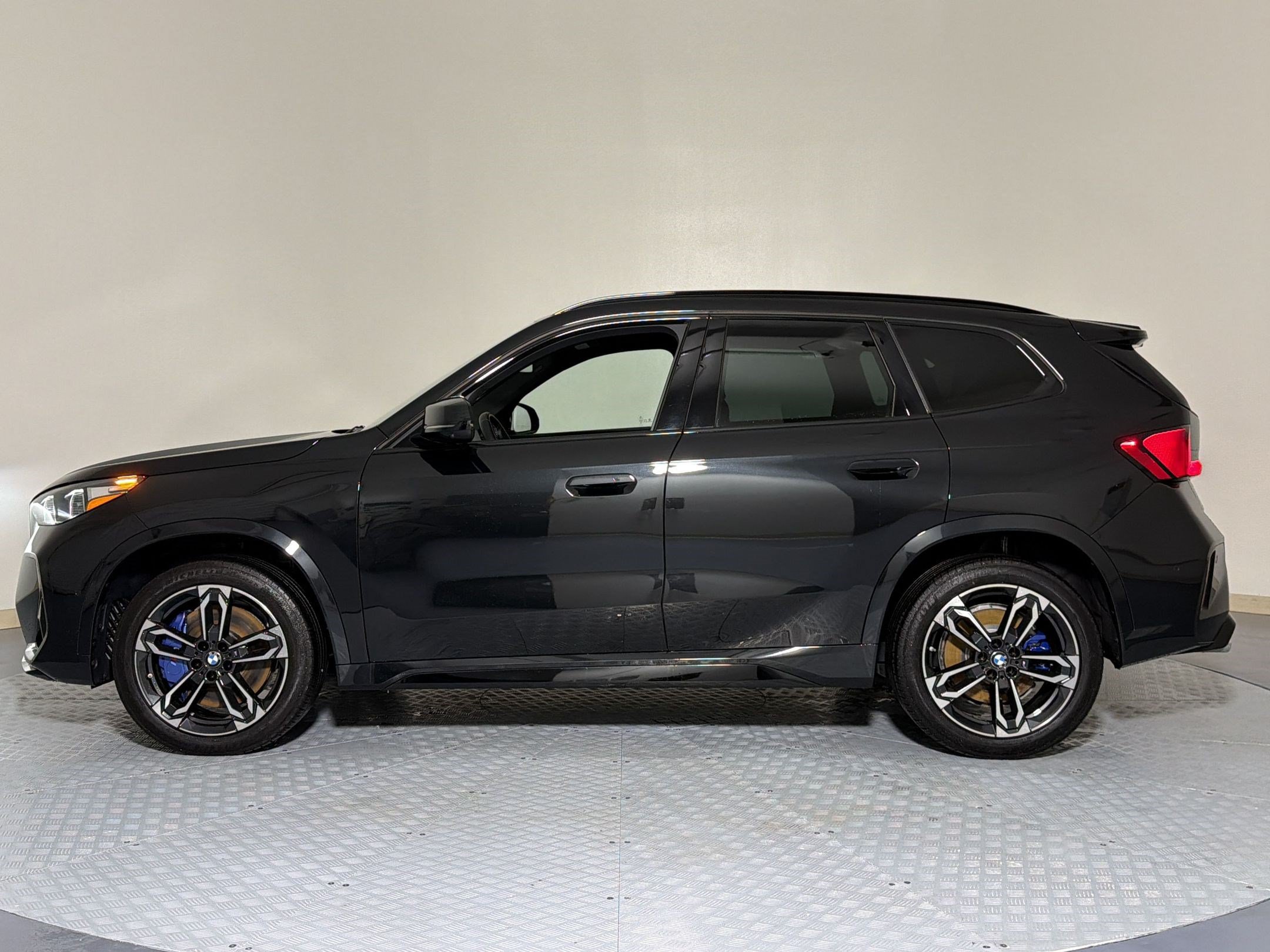 Used 2025 BMW X1 M35i AWD/4WD image 2