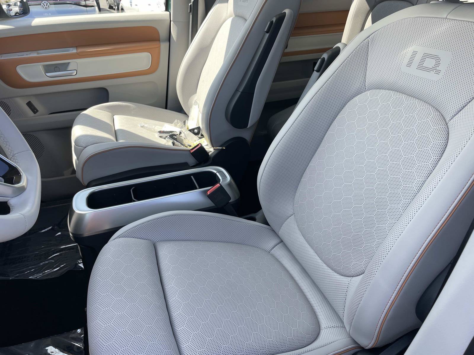 Certified 2025 Volkswagen ID. Buzz 1st Edition AWD/4WD image 24