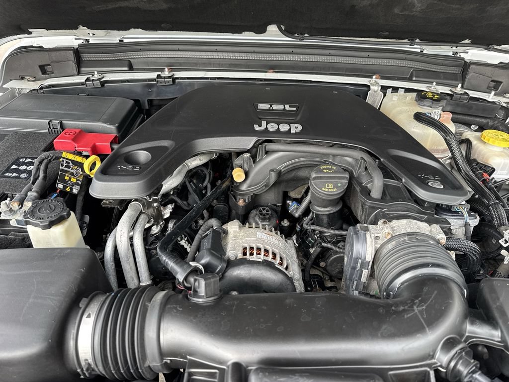 Used 2019 Jeep Wrangler Unlimited Sahara w/ Dual Top Group AWD/4WD image 58