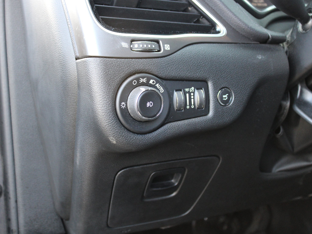 Used 2019 Jeep Cherokee Limited w/ Luxury Group image 14