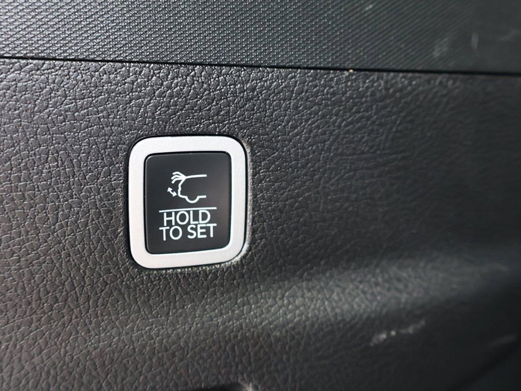 Used 2025 Jeep Wagoneer L Series II w/ 8-pass Seating Package AWD/4WD image 21