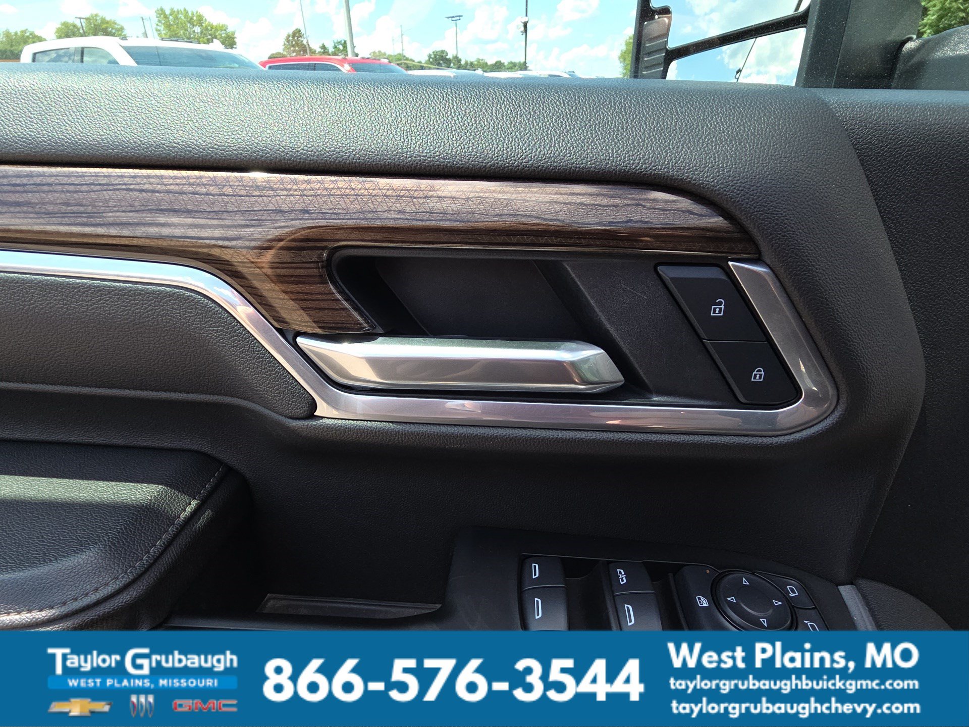 Used 2025 Chevrolet Silverado 3500 LT w/ Convenience Package AWD/4WD image 14