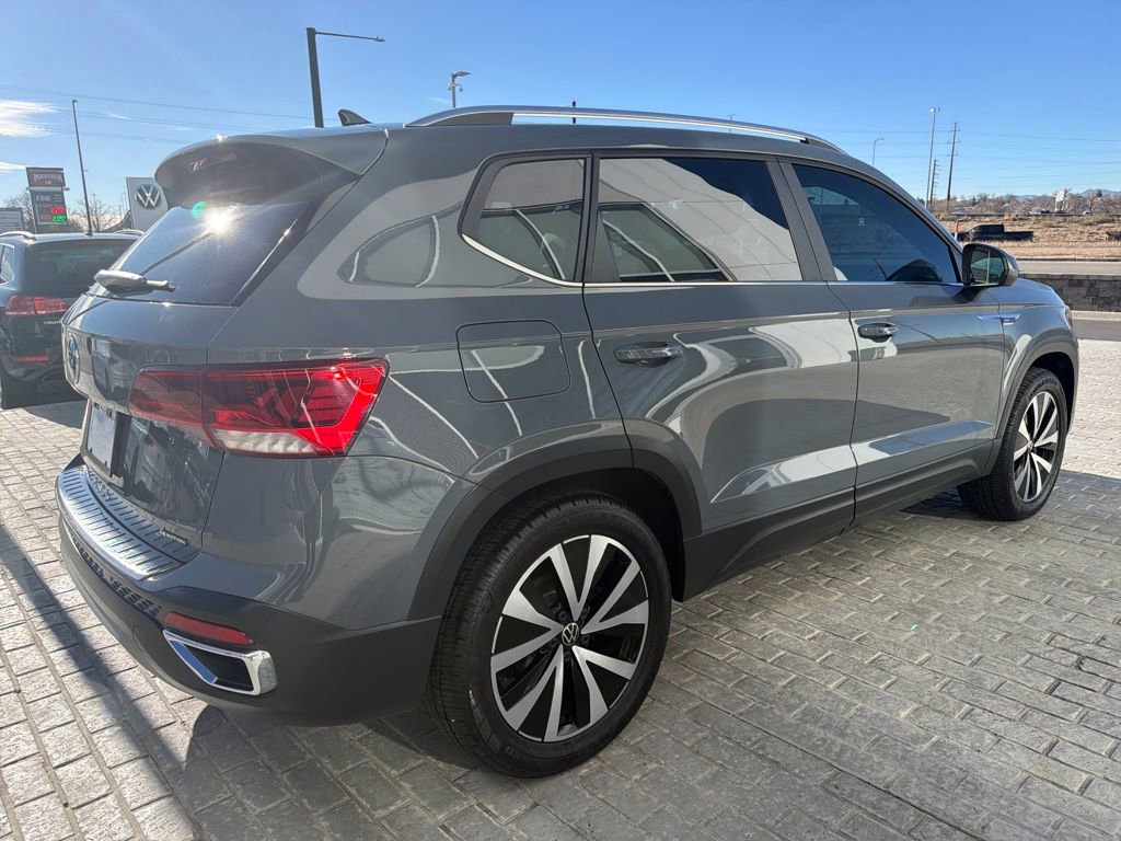 Certified 2022 Volkswagen Taos SE w/ Panoramic Sunroof Package image 7