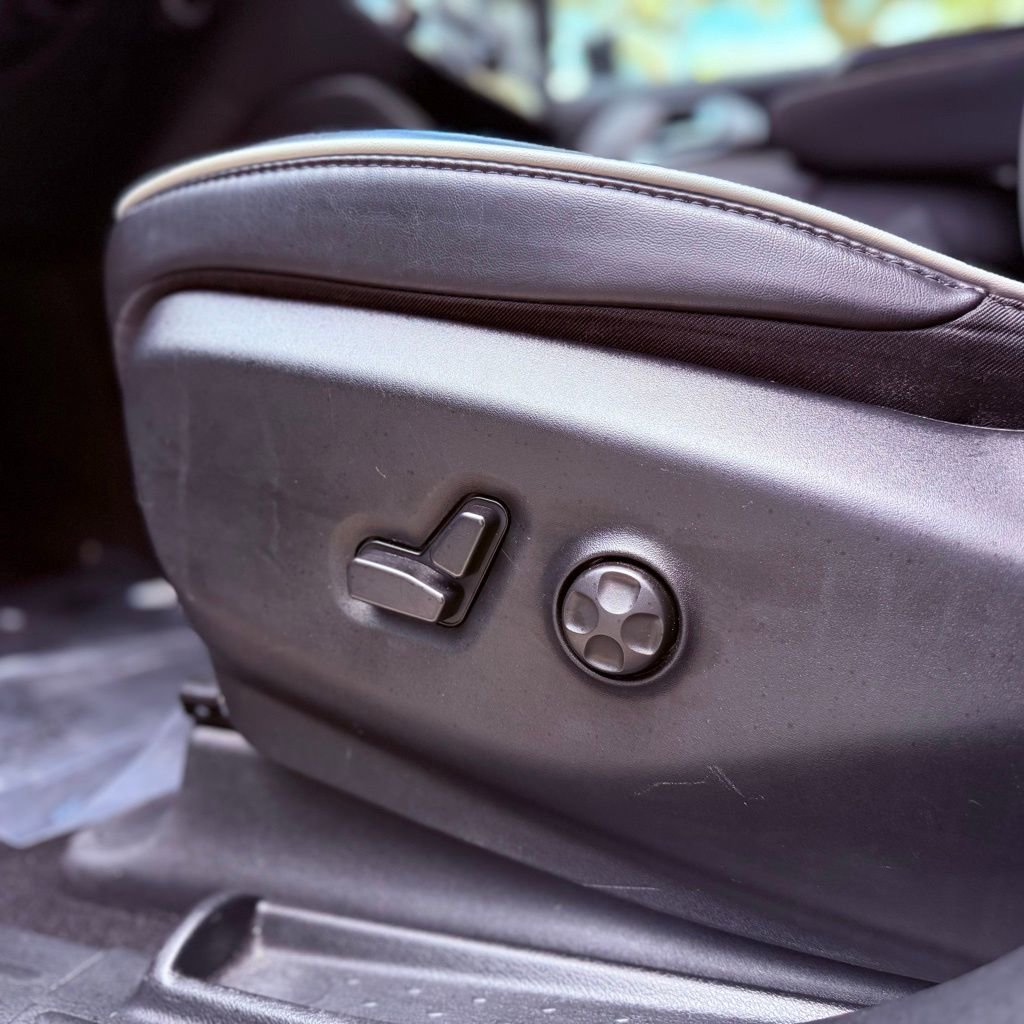 Used 2025 Chrysler Pacifica Limited image 23