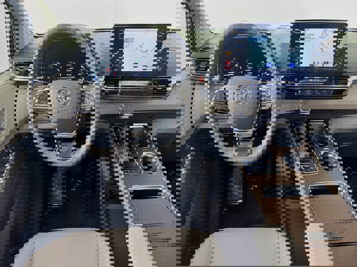 Used 2024 Toyota Sienna XLE image 26