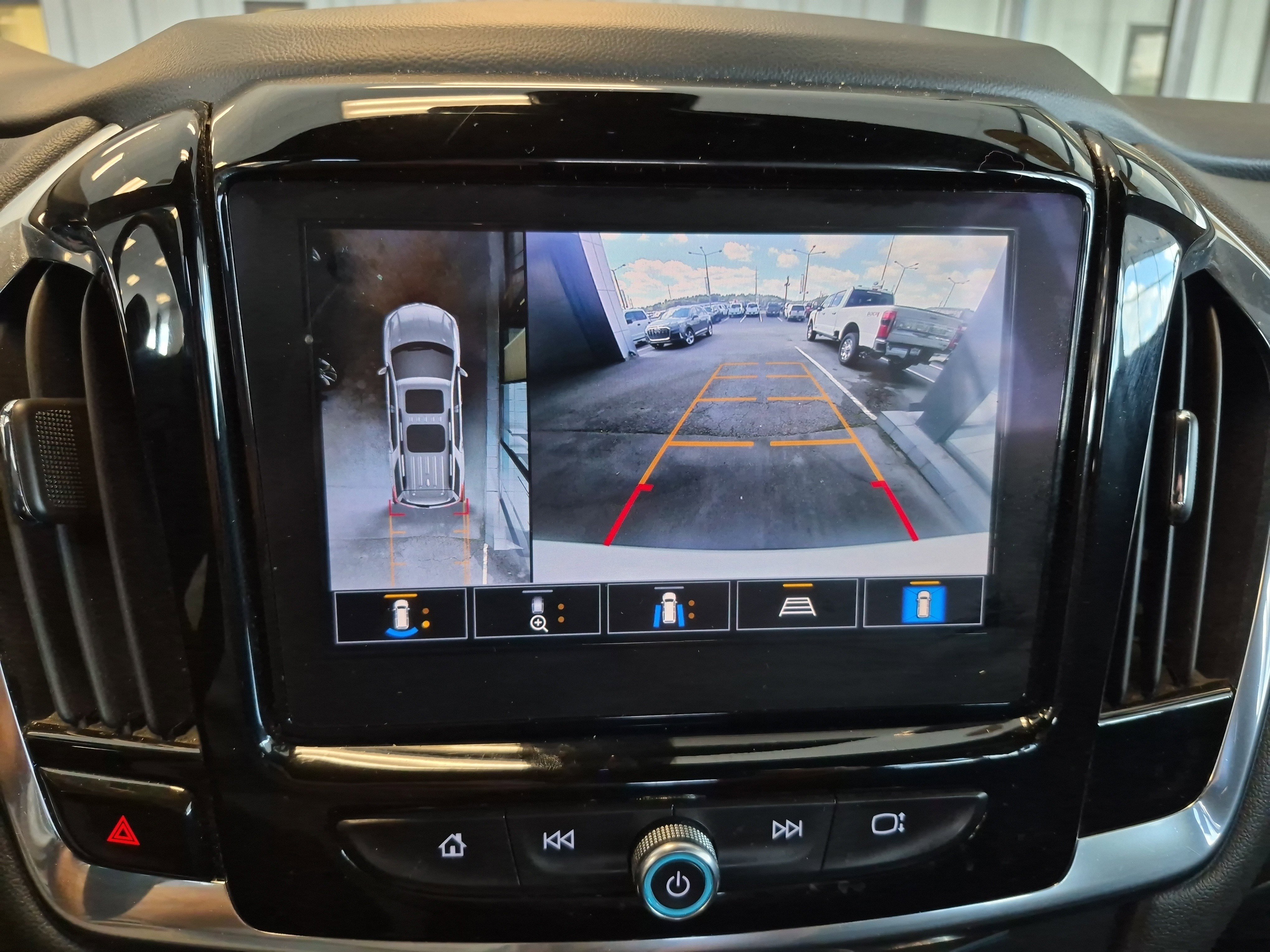 Used 2023 Chevrolet Traverse RS image 37