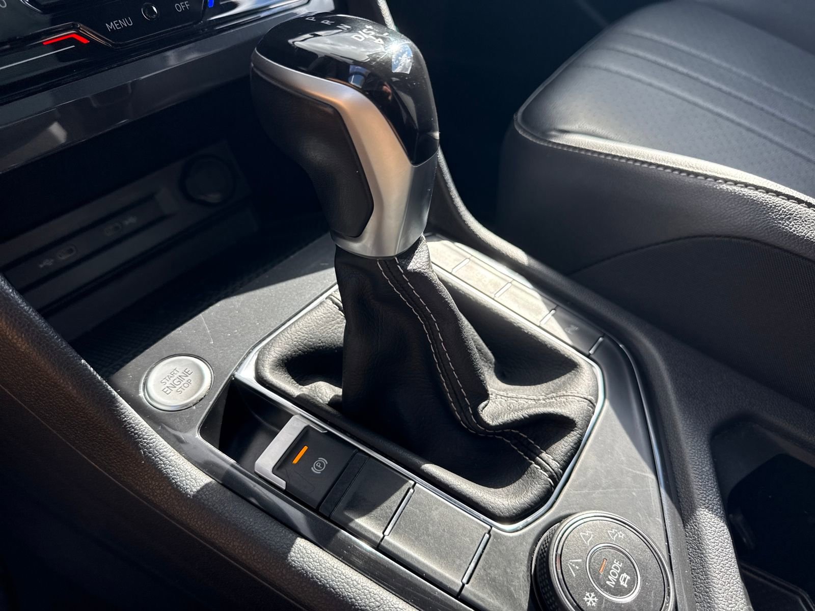 Certified 2022 Volkswagen Tiguan SE R-Line image 35