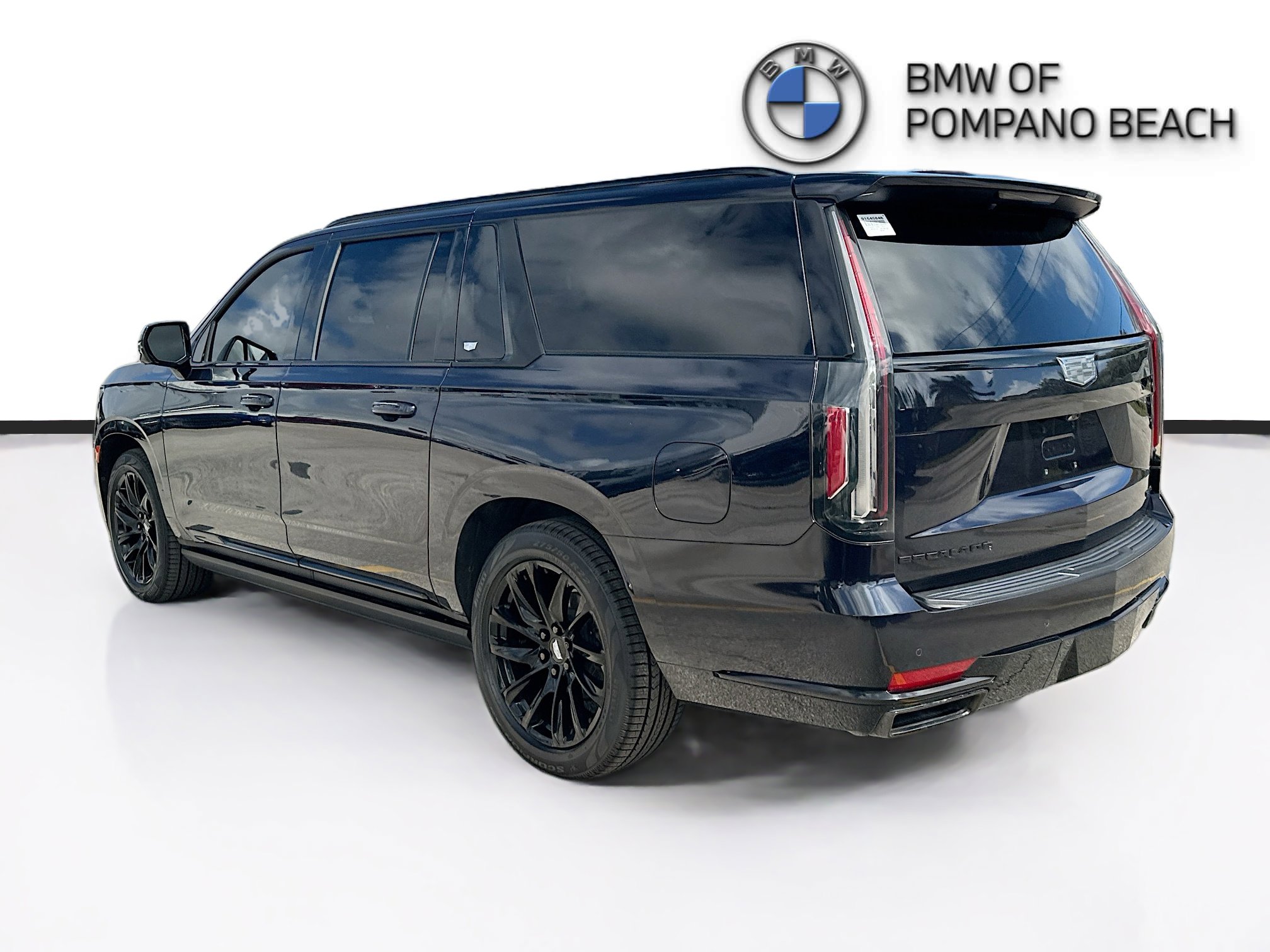 Used 2022 Cadillac Escalade ESV Sport Platinum w/ LPO, ONYX Package image 5