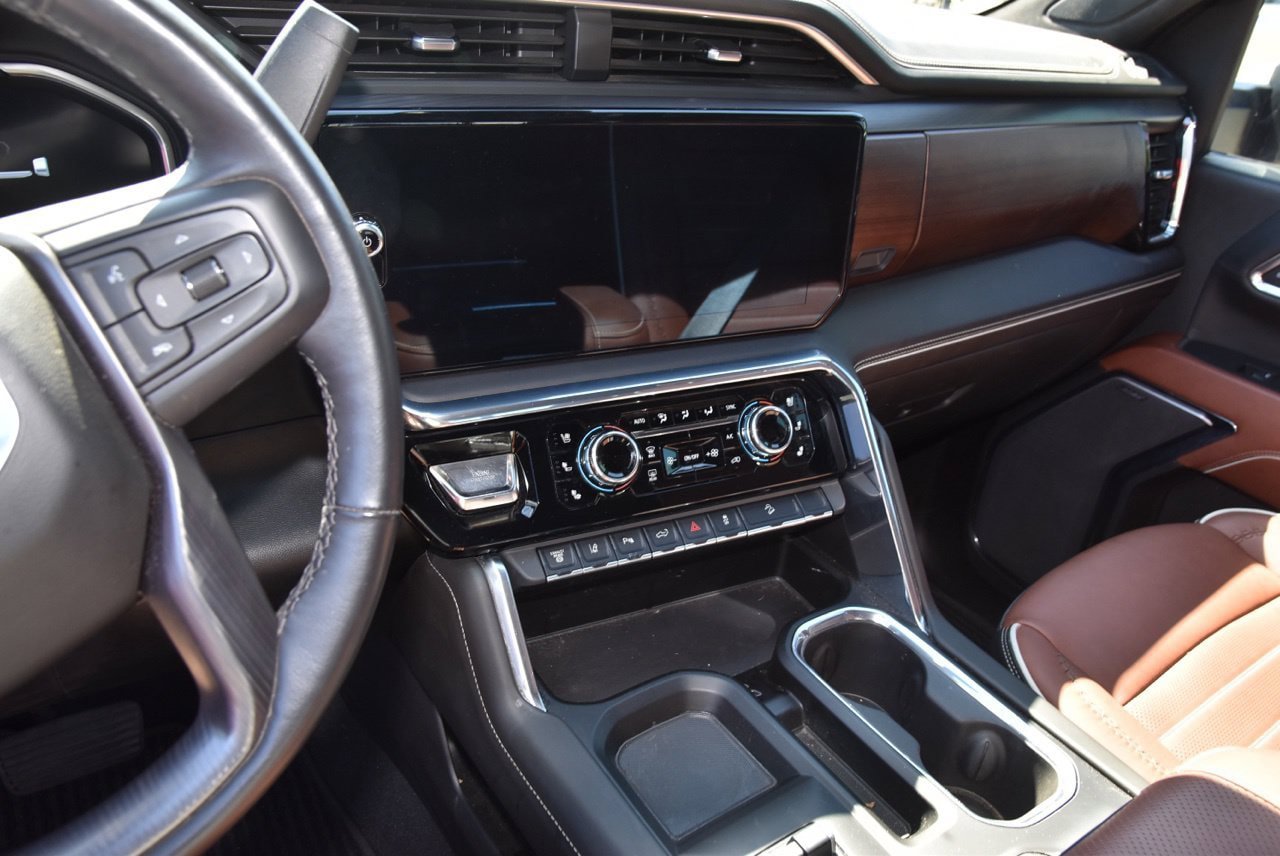 Used 2024 GMC Sierra 3500 Denali Ultimate AWD/4WD image 9