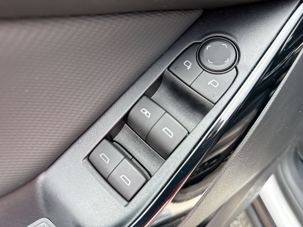 Used 2026 Chevrolet Equinox LT w/ Convenience Package II FWD image 13