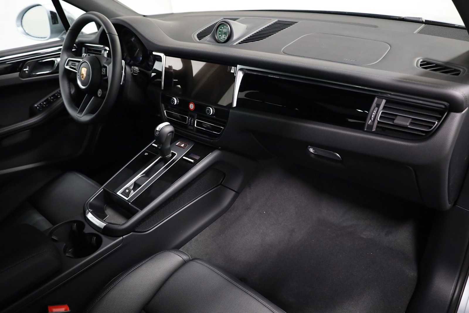 New 2026 Porsche Macan image 6