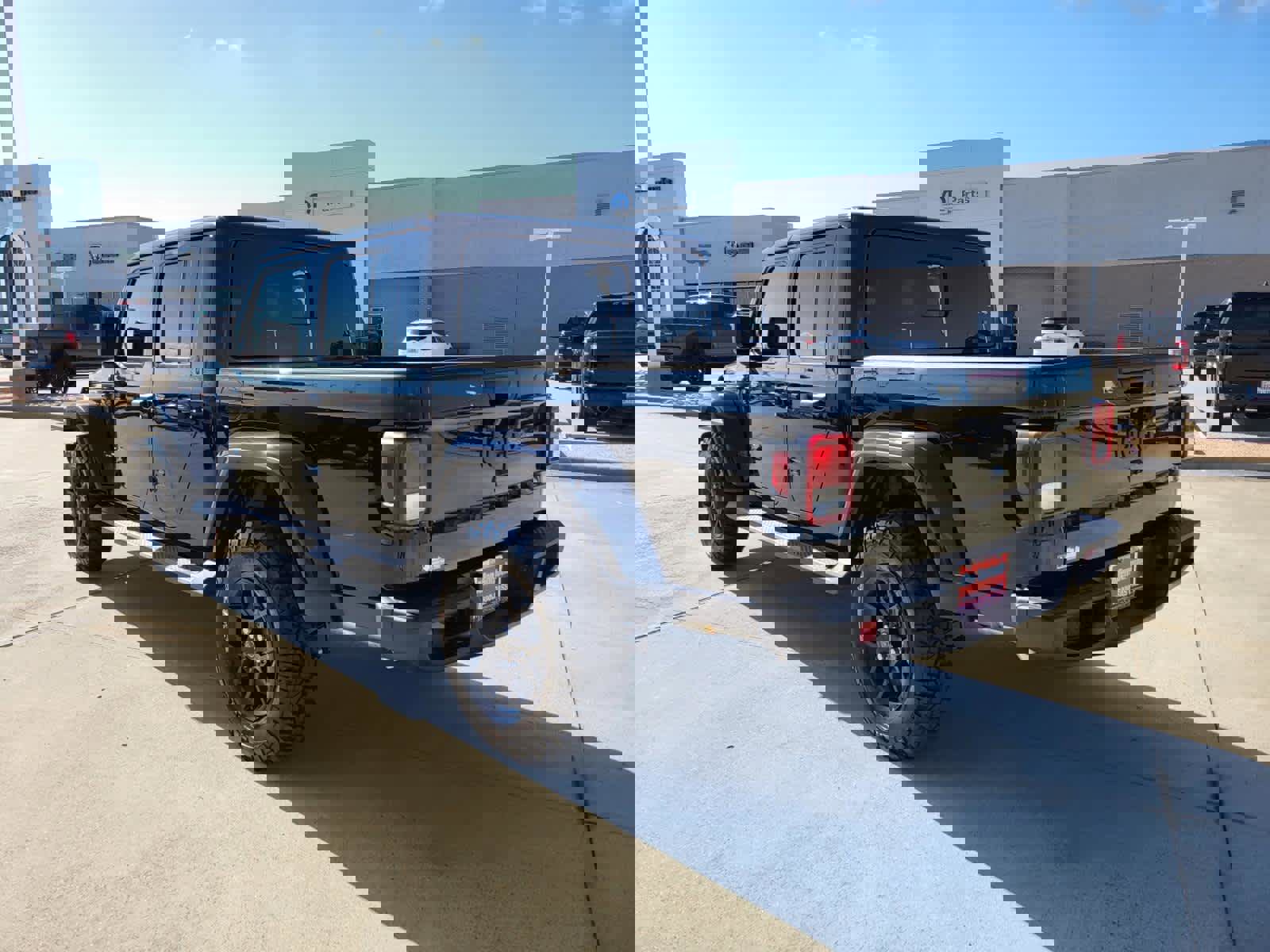 New 2025 Jeep Gladiator Sport image 3