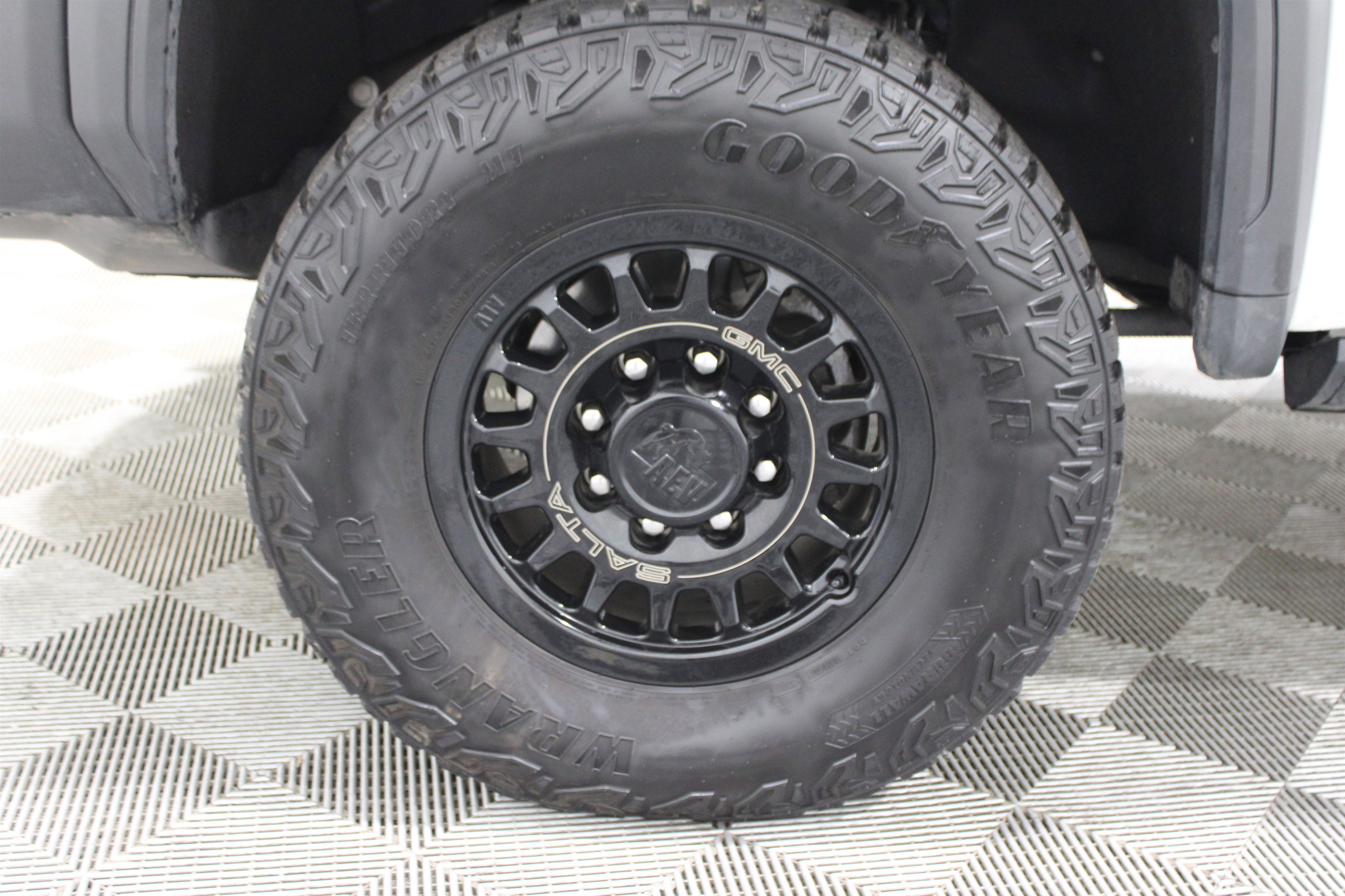 Used 2025 GMC Sierra 2500 AT4X w/ AT4X AEV Edition image 51