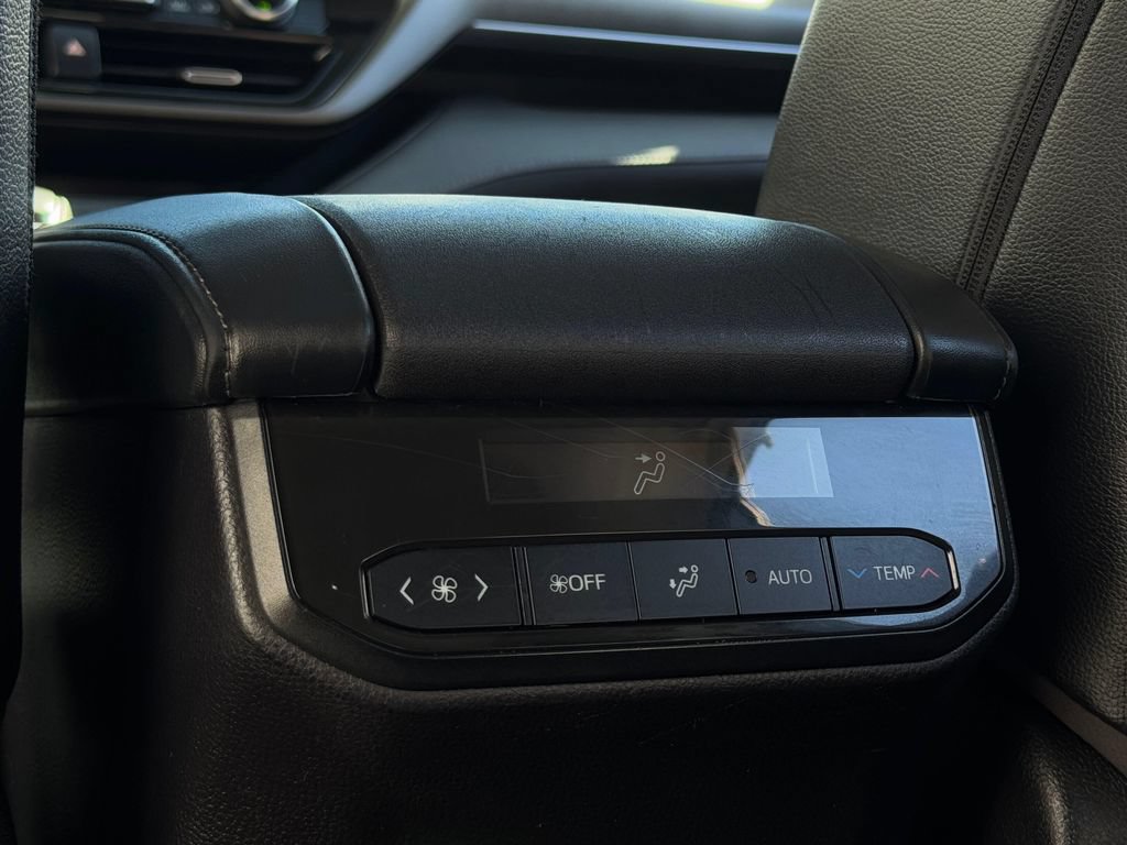 Used 2022 Toyota Highlander XLE AWD/4WD image 26