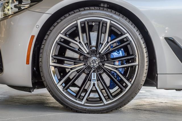 Used 2018 BMW 540i w/ M Sport Package RWD image 13