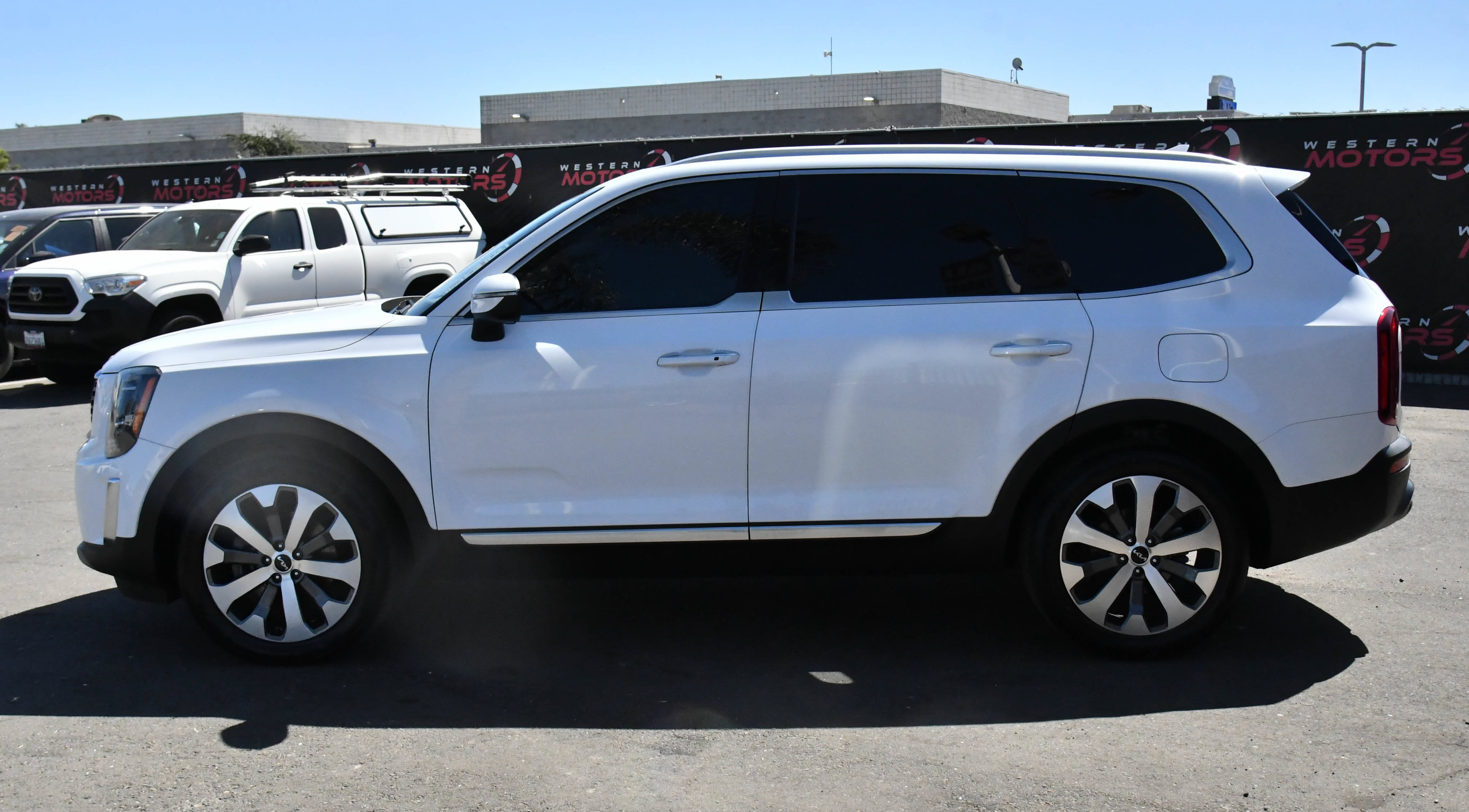 Used 2022 Kia Telluride S FWD image 4