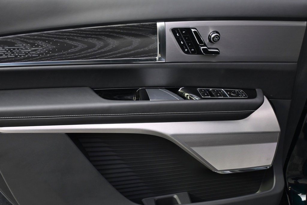 New 2026 Cadillac Vistiq Platinum image 23