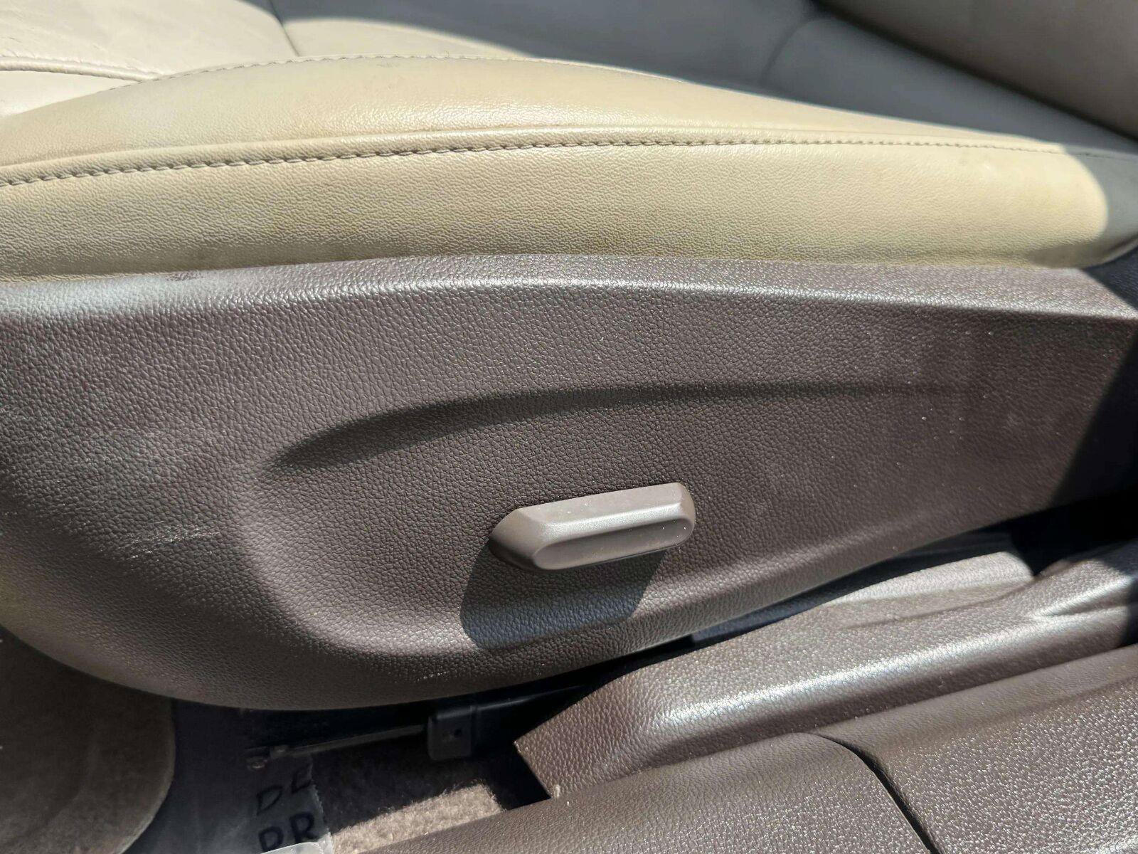 Used 2011 Chevrolet Cruze LTZ FWD image 21