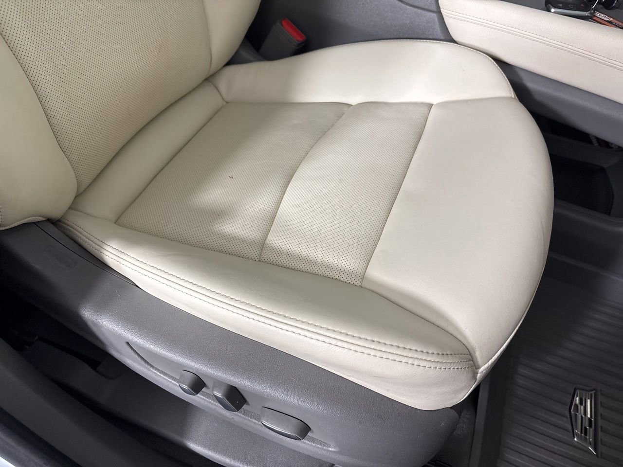 Used 2023 Cadillac XT6 Premium Luxury w/ Technology Package image 32